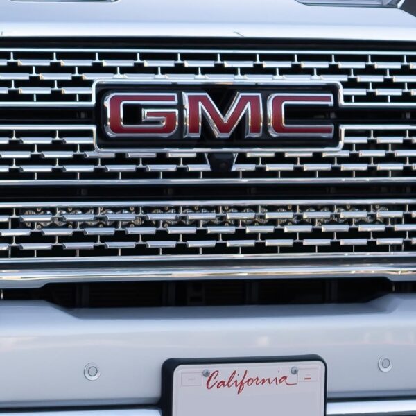 GMC S8 30-Inch Behind the Grille Light Bar Kit